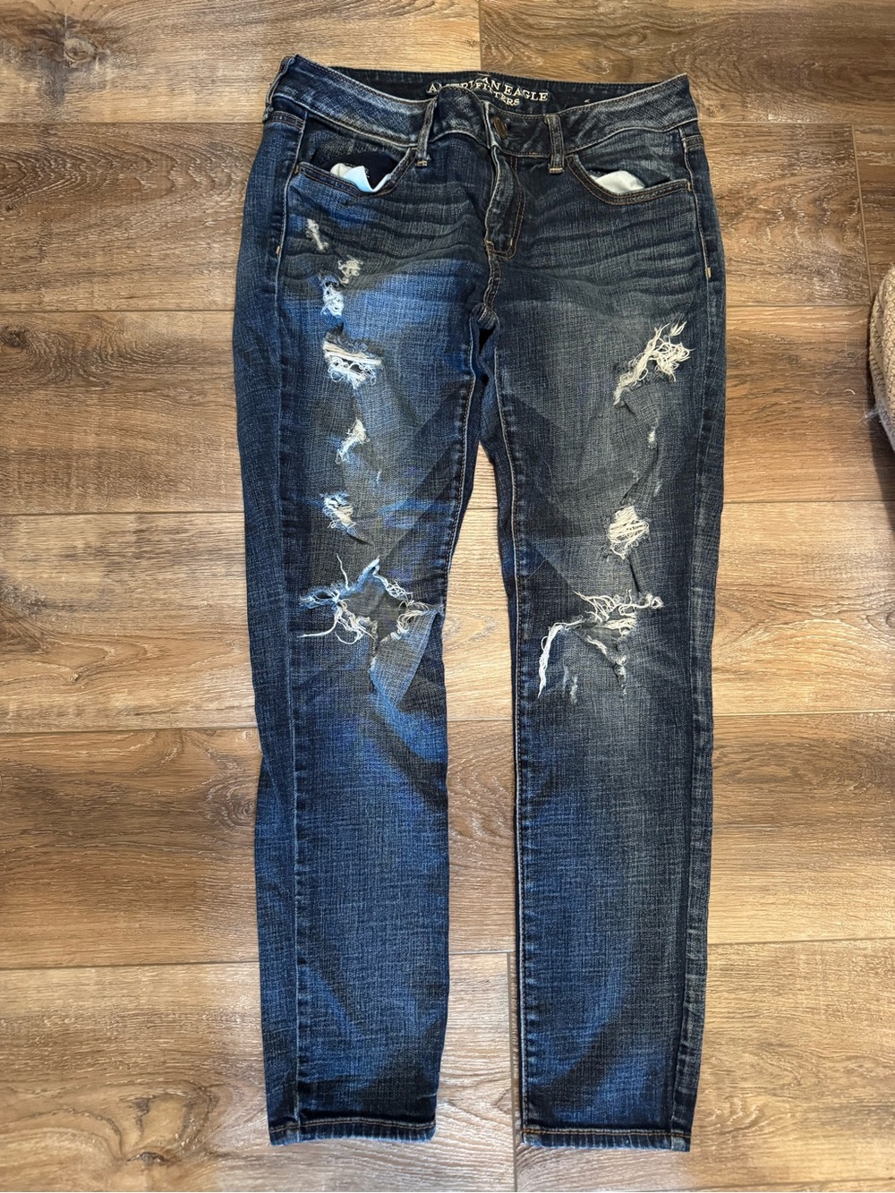 American Eagle Outfitters Women's Distressed Dark Blue Skinny Jeans